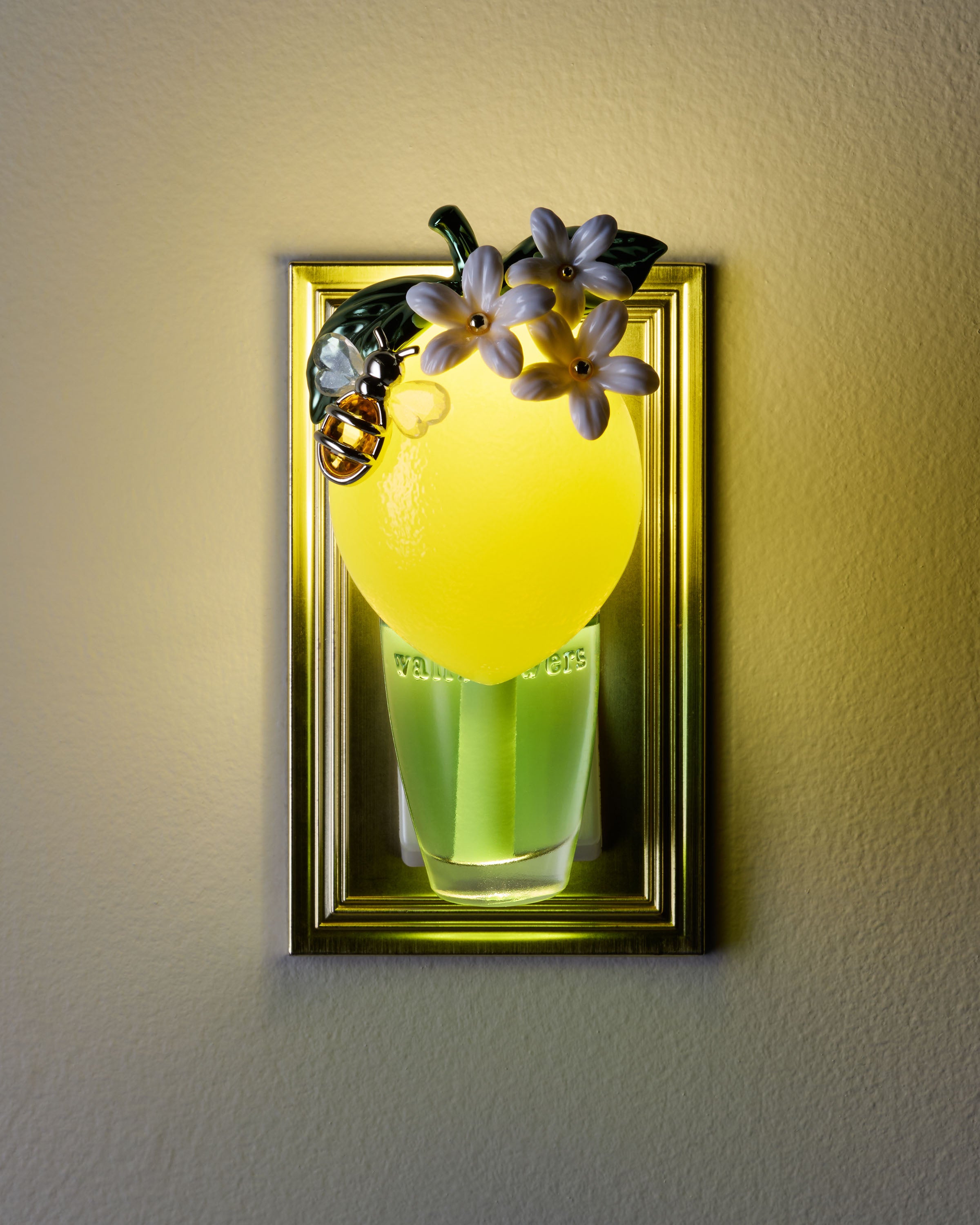 Bee on Lemon Scent Control Nightlight - Image 3