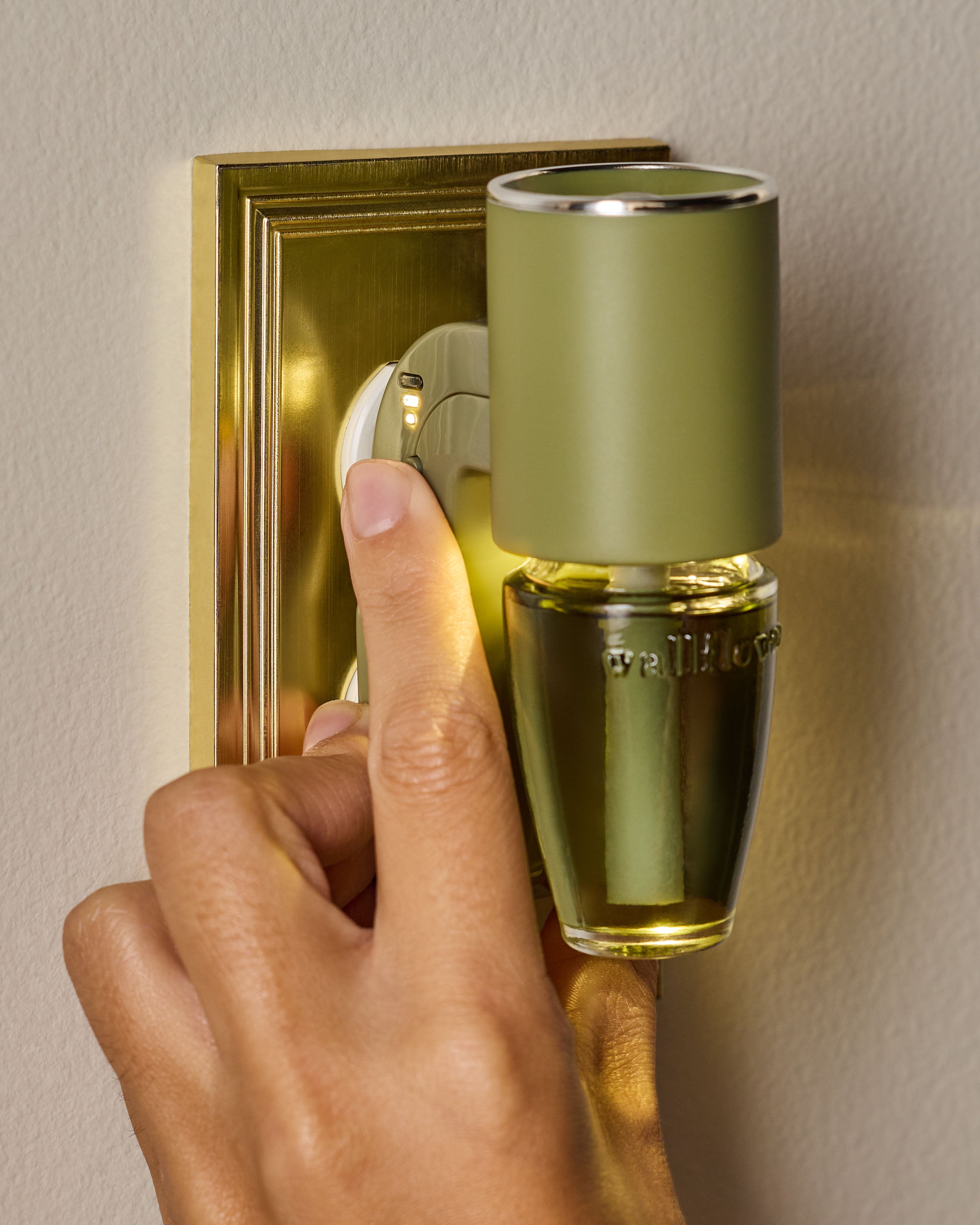 Green Cylinder Scent Control Nightlight - Image 4