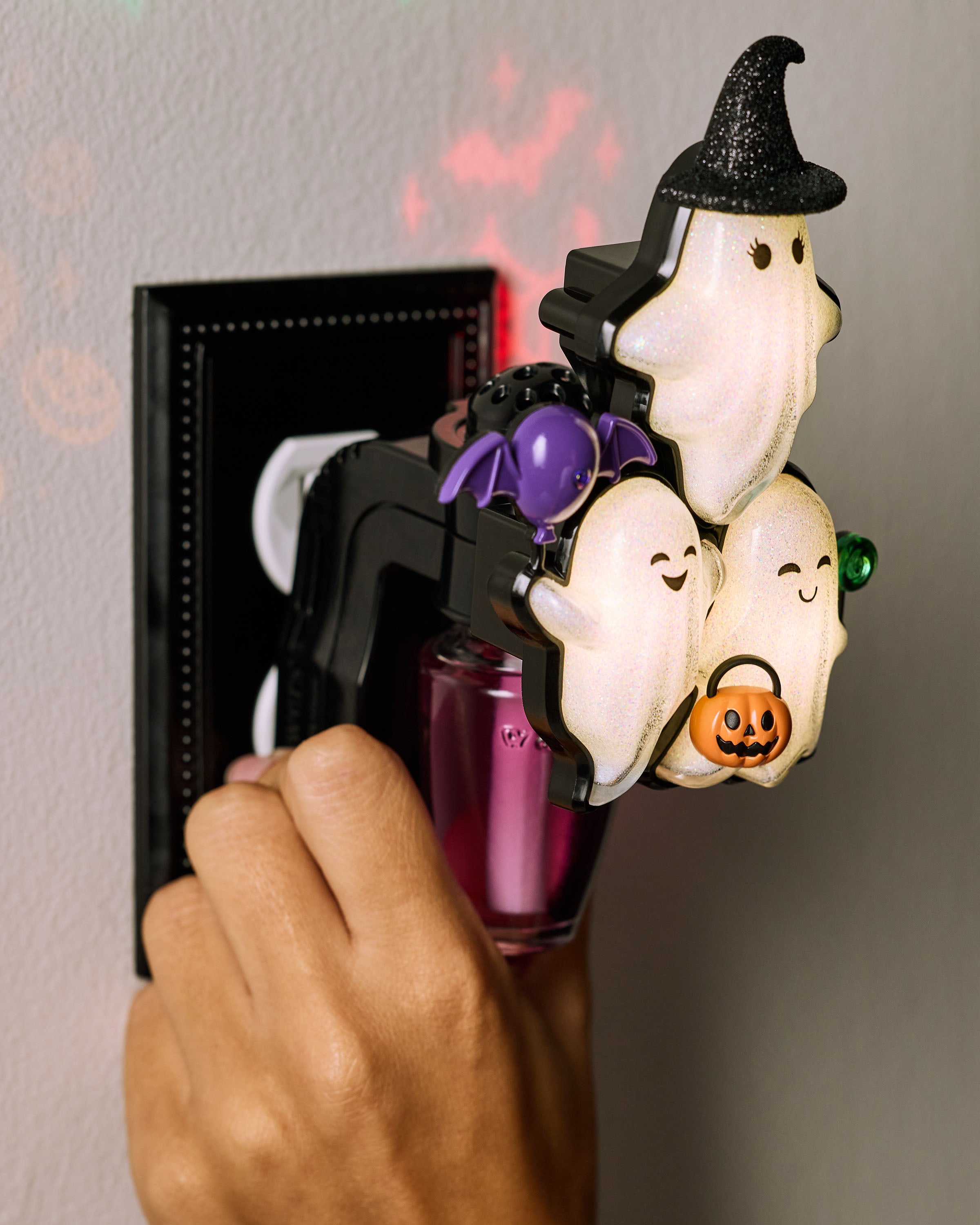 Ghoul Friends Projector Nightlight - Image 4